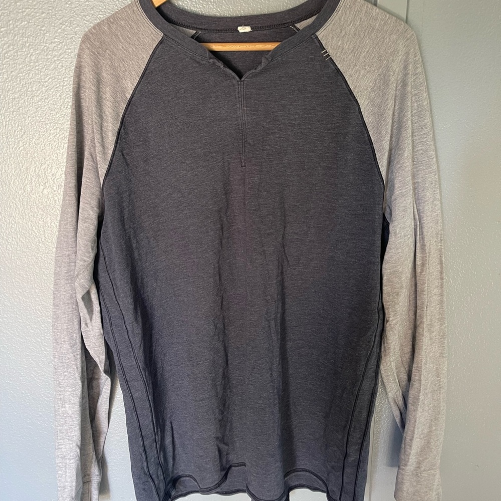 Mens Lululemon Light Gray & Dark blue long Sleeve T-Shirt